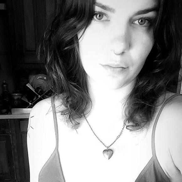 Meet your Posher, Kristen - Picture 1 of 1